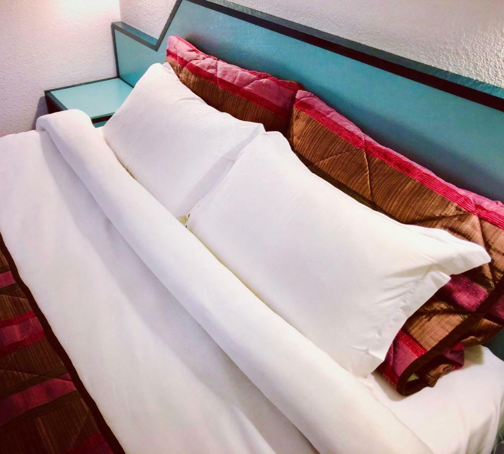 Le Relais De Voisins Otel Dış mekan fotoğraf